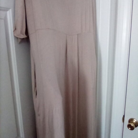 💞Lovely house dress with pockets, folded sleeve hem, cute back detail size 1X💞 - Picture 8 of 8
